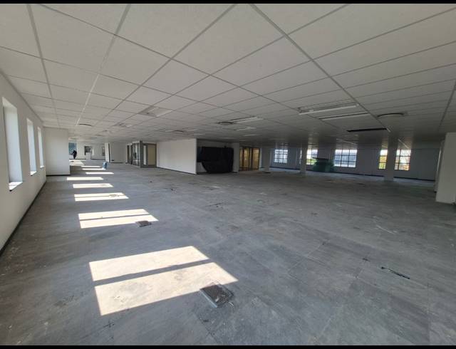 1,100M² OFFICE TO LET IN SANDTON CENTRAL